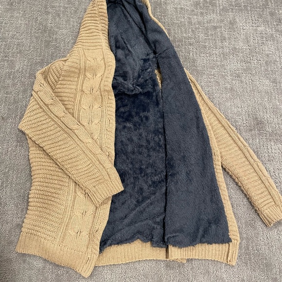 Fleece - Picture 2 of 3